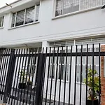 Espaciosa Moderna Y Silenciosa Habitacion