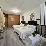 Espaciosa Moderna Y Silenciosa Habitacion